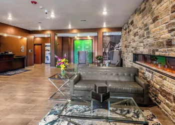 Cobblestone Hotel & Suites - Hartford hotel thumbnail 2