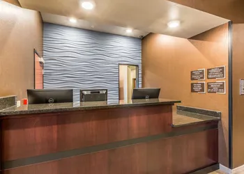 Cobblestone Hotel & Suites - Hartford hotel thumbnail 3