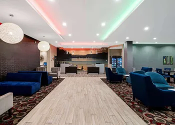 La Quinta Inn & Suites by Wyndham Tuscaloosa University hotel thumbnail 2