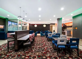 La Quinta Inn & Suites by Wyndham Tuscaloosa University hotel thumbnail 3
