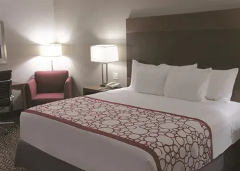 La Quinta Inn & Suites by Wyndham Tuscaloosa University hotel thumbnail 5