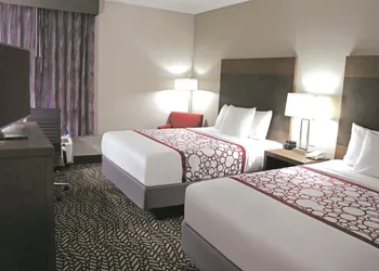 La Quinta Inn & Suites by Wyndham Tuscaloosa University hotel thumbnail 6