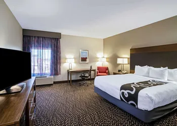 La Quinta Inn & Suites by Wyndham Tuscaloosa University hotel thumbnail 7