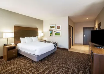 La Quinta Inn & Suites by Wyndham Tuscaloosa University hotel thumbnail 8