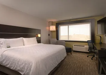 Holiday Inn Express & Suites Tulsa Downtown by IHG hotel thumbnail 5