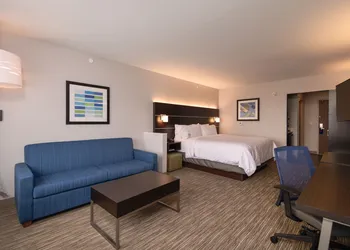 Holiday Inn Express & Suites Tulsa Downtown by IHG hotel thumbnail 7