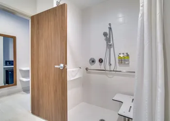 Holiday Inn Express & Suites Denton South by IHG hotel thumbnail 6