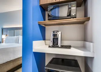 Holiday Inn Express & Suites Denton South by IHG hotel thumbnail 8