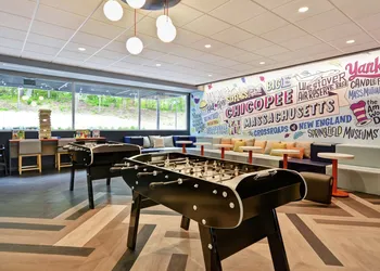 Tru by Hilton Chicopee Springfield hotel thumbnail 2