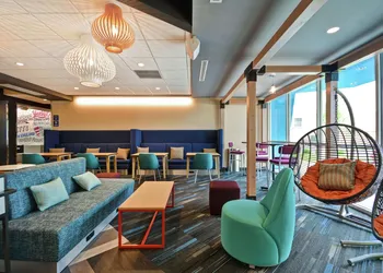 Tru by Hilton Chicopee Springfield hotel thumbnail 5