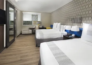 GLō Hotel Asheville-Blue Ridge Parkway hotel thumbnail 3