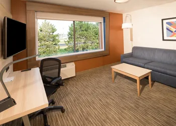 Holiday Inn Express & Suites Auburn by IHG hotel thumbnail 3