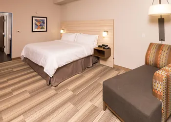 Holiday Inn Express & Suites Auburn by IHG hotel thumbnail 6