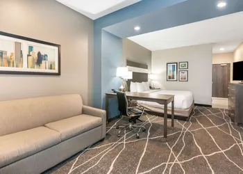 La Quinta Inn and Suites by Wyndham Houston Spring South hotel thumbnail 4