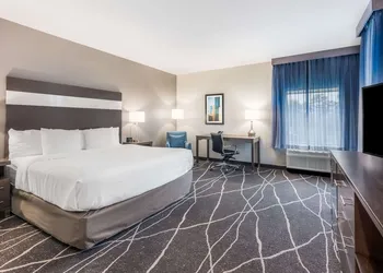 La Quinta Inn and Suites by Wyndham Houston Spring South hotel thumbnail 7
