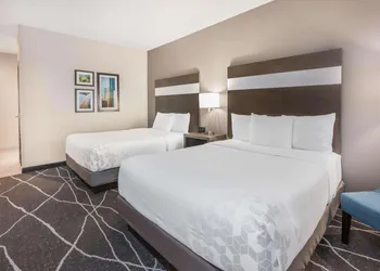 La Quinta Inn and Suites by Wyndham Houston Spring South hotel thumbnail 8