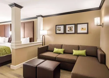 Comfort Suites Liberal North hotel thumbnail 4