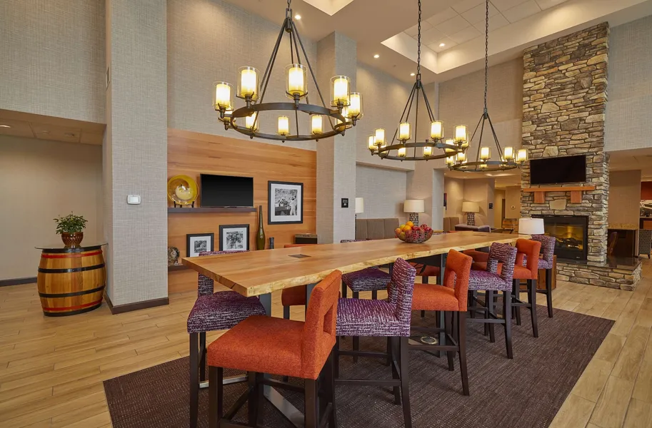 Hampton Inn & Suites Roseburg hotel detail image 2