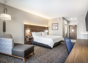 Holiday Inn Express & Suites Tulsa East - Catoosa by IHG hotel thumbnail 4