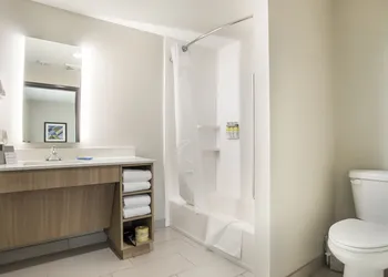 Holiday Inn Express & Suites Tulsa East - Catoosa by IHG hotel thumbnail 5