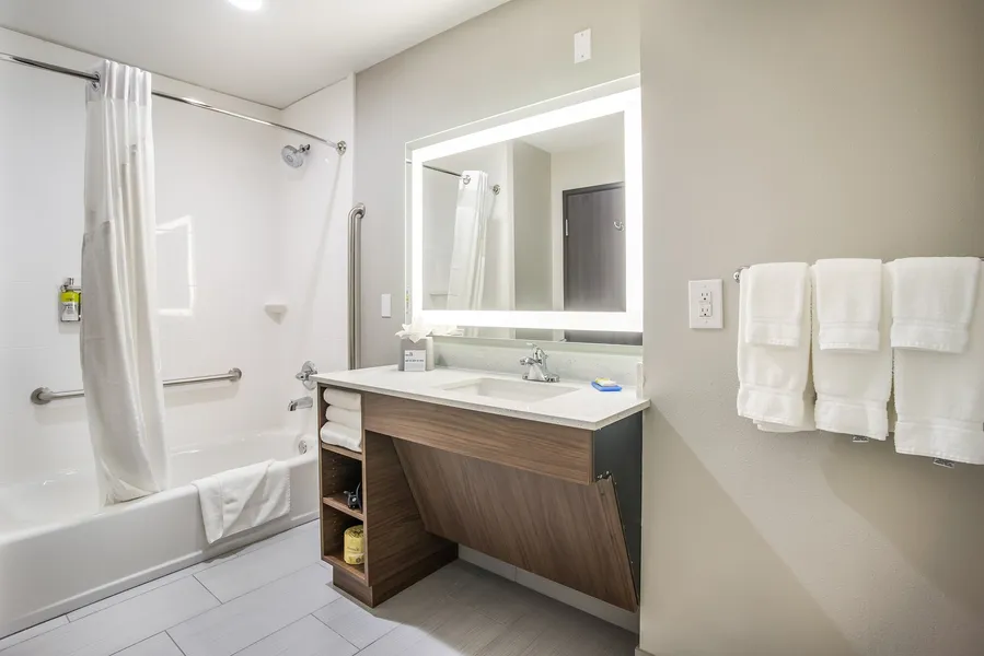 Holiday Inn Express & Suites Tulsa East - Catoosa by IHG hotel detail image 6