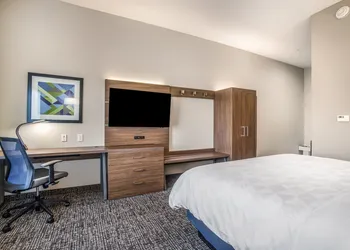 Holiday Inn Express & Suites Tulsa East - Catoosa by IHG hotel thumbnail 7