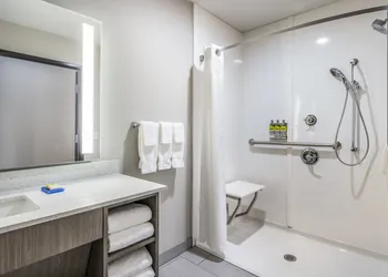 Holiday Inn Express & Suites Tulsa East - Catoosa by IHG hotel thumbnail 8