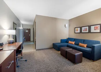 Comfort Suites Denver International Airport hotel thumbnail 5