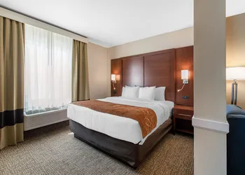 Comfort Suites Denver International Airport hotel thumbnail 6
