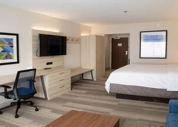 Holiday Inn Express & Suites Marion by IHG hotel thumbnail 3