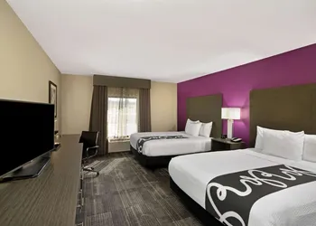 La Quinta Inn & Suites by Wyndham Columbus MS hotel thumbnail 6
