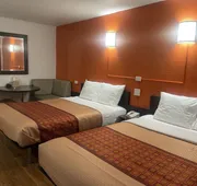 Regal 8 Inn & Suites hotel detail image 4
