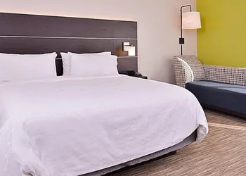 Holiday Inn Express & Suites Brighton by IHG hotel thumbnail 3