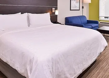 Holiday Inn Express & Suites Brighton by IHG hotel thumbnail 6