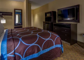 SureStay Plus Hotel by Best Western Alvin hotel thumbnail 7
