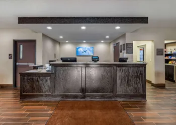 Comfort Inn & Suites Cedar Rapids CID Eastern Iowa Airport hotel thumbnail 2