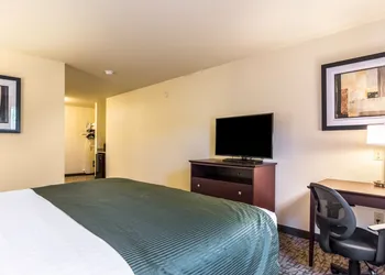 Cobblestone Hotel & Suites - Hutchinson hotel thumbnail 5