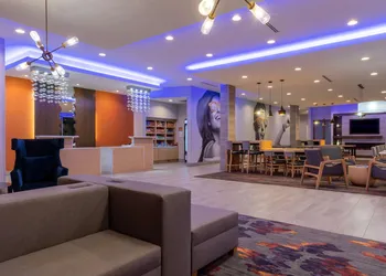 La Quinta Inn & Suites by Wyndham Greensboro Arpt High Point hotel thumbnail 2