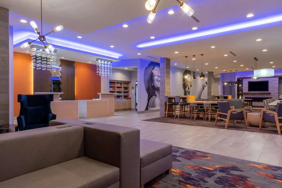 La Quinta Inn & Suites by Wyndham Greensboro Arpt High Point hotel detail image 2