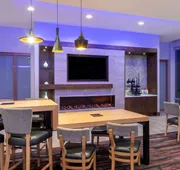 La Quinta Inn & Suites by Wyndham Greensboro Arpt High Point hotel detail image 3