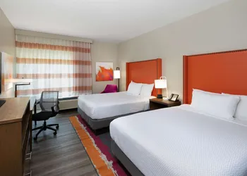 La Quinta Inn & Suites by Wyndham Greensboro Arpt High Point hotel thumbnail 6