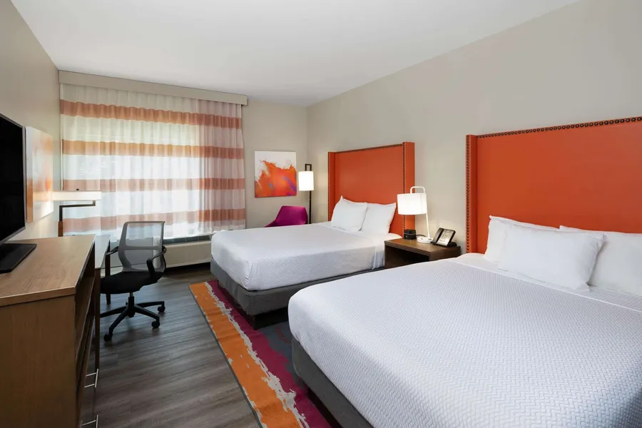 La Quinta Inn & Suites by Wyndham Greensboro Arpt High Point hotel detail image 6