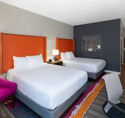 La Quinta Inn & Suites by Wyndham Greensboro Arpt High Point hotel detail image 7