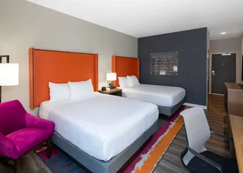 La Quinta Inn & Suites by Wyndham Greensboro Arpt High Point hotel thumbnail 7