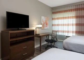 La Quinta Inn & Suites by Wyndham Greensboro Arpt High Point hotel thumbnail 8