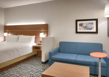 Holiday Inn Express & Suites Gainesville I-75 by IHG hotel thumbnail 2