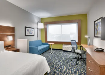 Holiday Inn Express & Suites Gainesville I-75 by IHG hotel thumbnail 4