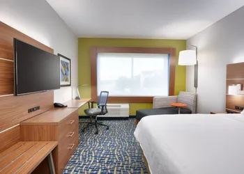 Holiday Inn Express & Suites Gainesville I-75 by IHG hotel thumbnail 5