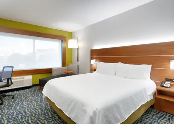 Holiday Inn Express & Suites Gainesville I-75 by IHG hotel thumbnail 7