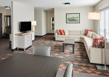 Holiday Inn & Suites Philadelphia W - Drexel Hill by IHG hotel thumbnail 7